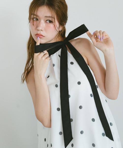 VANNIE U(ヴァニーユー)の「ホルターネックリボンドットミニワンピース/チュニック(ワンピース・レディース・ホワイト・FREE)」の4枚目の写真