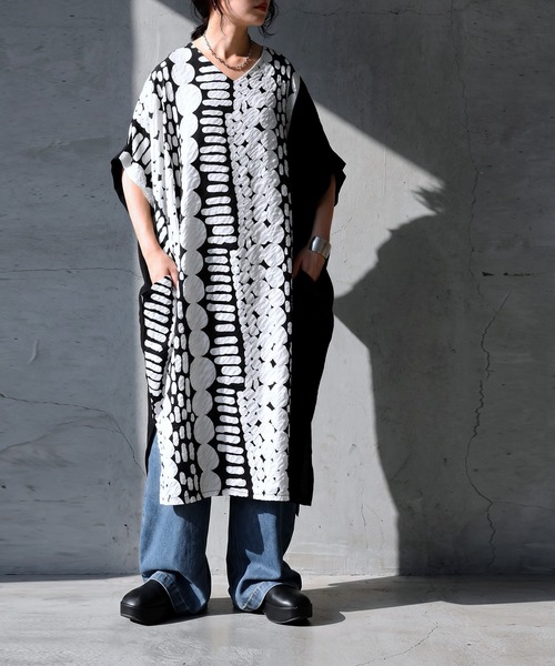 antiqua(アンティカ)の「コクーンシルエット 立体柄 配色 ワンピース(ワンピース・レディース・ブラック・ONESIZE)」の3枚目の写真