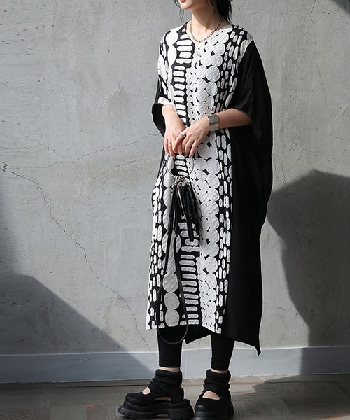antiqua(アンティカ)の「コクーンシルエット 立体柄 配色 ワンピース(ワンピース・レディース・ブラック・ONESIZE)」の7枚目の写真