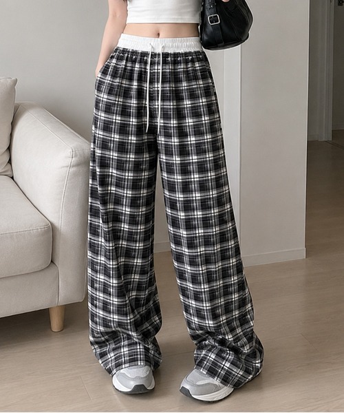 Chiina（チーナ）の「【Chiina】ルーズシルエット チェックワイドパンツ（その他パンツ・レディース・ネイビー/ライトブルー/ブラック・MEDIUM/SMALL）」の2枚目の写真