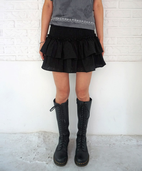 KIJIKO(キジコ)の「ke703. Punching Frill Mini Skirt Black(スカート・レディース・ブラック・FREE)」の1枚目の写真