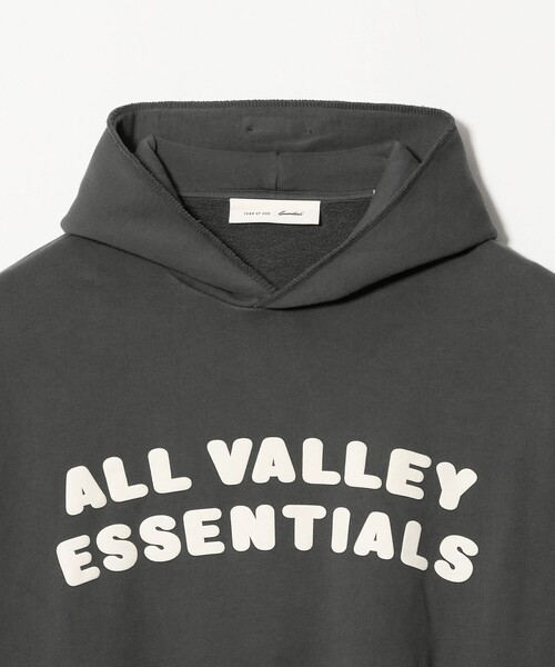 FOG ESSENTIALS(エフオージーエッセンシャルズ)の「<FEAR OF GOD ESSENTIALS>90S フーディー(パーカー・メンズ・ダークグレー/ナチュラル・L/M/S/XS)」の4枚目の写真