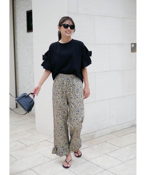 BeBeoD(べベッド)の「フラワープリントフリルパンツ(その他パンツ・レディース・グリーン・フリー)」の1枚目の写真