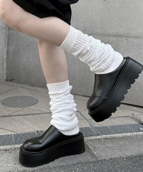 YACA(ヤーカ)の「Sabot Sandal/サボサンダル(サンダル・レディース・ブラック・1/2)」の1枚目の写真