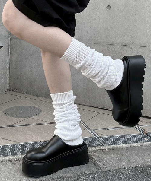 YACA(ヤーカ)の「Sabot Sandal/サボサンダル(サンダル・レディース・ブラック・1/2)」の2枚目の写真