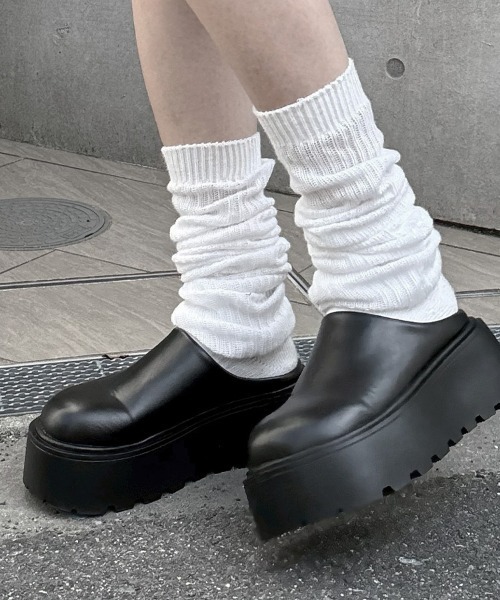 YACA(ヤーカ)の「Sabot Sandal/サボサンダル(サンダル・レディース・ブラック・1/2)」の3枚目の写真