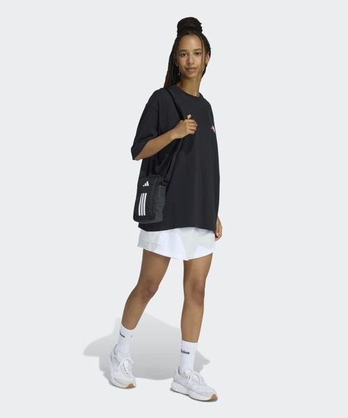adidas(アディダス)の「ソフトサイド オーバーサイズ グラフィック Tシャツ / アディダス adidas(Tシャツ/カットソー・レディース・ブラック・X-LARGE/SMALL/X-SMALL/XX-LARGE/LARGE/MEDIUM)」の3枚目の写真