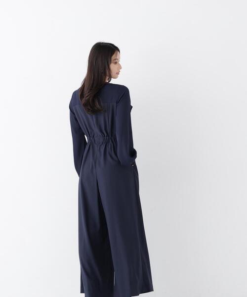 NATURAL BEAUTY BASIC(ナチュラルビューティーベーシック)の「ボリュームフリルオールインワン(サロペット/オーバーオール・レディース・ネイビー/ライトグリーン・フリ-)」の5枚目の写真