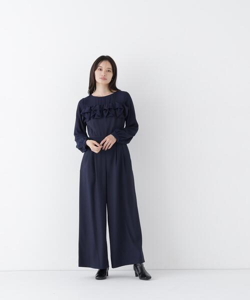 NATURAL BEAUTY BASIC(ナチュラルビューティーベーシック)の「ボリュームフリルオールインワン(サロペット/オーバーオール・レディース・ネイビー/ライトグリーン・フリ-)」の8枚目の写真
