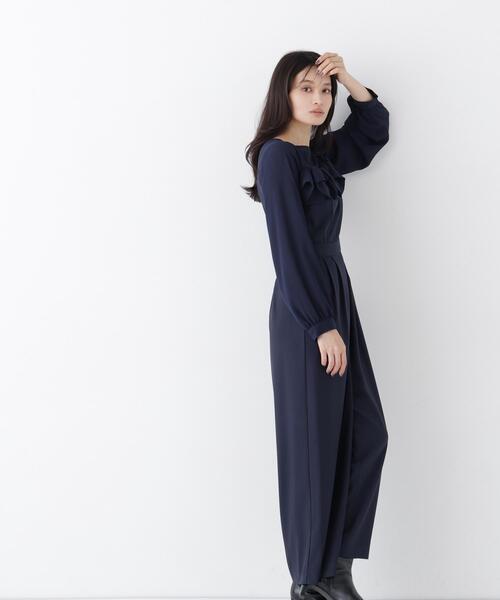 NATURAL BEAUTY BASIC(ナチュラルビューティーベーシック)の「ボリュームフリルオールインワン(サロペット/オーバーオール・レディース・ネイビー/ライトグリーン・フリ-)」の9枚目の写真