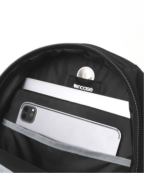 incase(インケース)の「INCO500102-BLK Incase Grid Backpack 18L - Black(バックパック/リュック・メンズ・ブラック・ONE SIZE)」の16枚目の写真