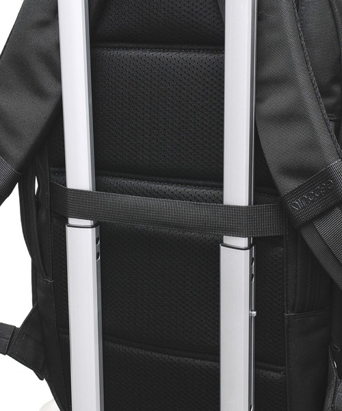 incase(インケース)の「INCO500102-BLK Incase Grid Backpack 18L - Black(バックパック/リュック・メンズ・ブラック・ONE SIZE)」の15枚目の写真