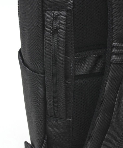 incase(インケース)の「INCO500102-BLK Incase Grid Backpack 18L - Black(バックパック/リュック・メンズ・ブラック・ONE SIZE)」の13枚目の写真