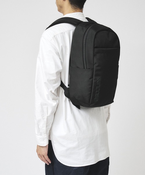 incase(インケース)の「INCO500102-BLK Incase Grid Backpack 18L - Black(バックパック/リュック・メンズ・ブラック・ONE SIZE)」の11枚目の写真