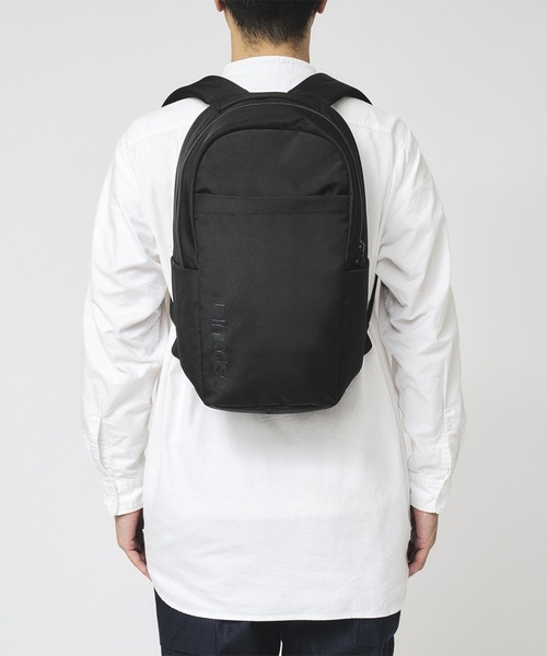 incase(インケース)の「INCO500102-BLK Incase Grid Backpack 18L - Black(バックパック/リュック・メンズ・ブラック・ONE SIZE)」の10枚目の写真