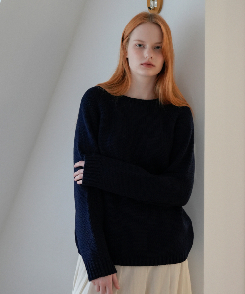 VLETI(ブレッティ)の「Boat Neck Basic Knit (Navy)(ニット/セーター・レディース・ネイビー・FREE)」の2枚目の写真
