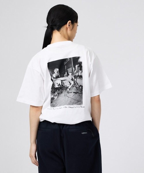 +81BRANCA(ハチイチブランカ)の「【+81BRANCA/ハチイチブランカ 】Charles Peterson-Kurt cobain PHOTO tee / カート・コバーン / フォトTシャツ / ユニセックス(Tシャツ/カットソー・メンズ・ホワイト系その他/ブラック/ホワイト系その他2・フリー)」の2枚目の写真