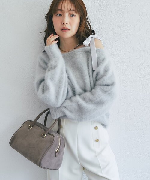 La boutique BonBon（ラブティックボンボン）の「【最強愛されニット】へアリーウールカシミヤ混ワンショルリボンニット（ニット/セーター・レディース・ネイビー/ライトグレー/ピンク・FREE）」の4枚目の写真