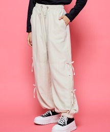 cross marche（クロスマルシェ）の「マットサテン サイドリボンカーゴパンツ カーゴパンツ ロング ボトムス サテン リボン ウエストゴム バルーンパンツ 秋 冬 韓国（カーゴパンツ）」