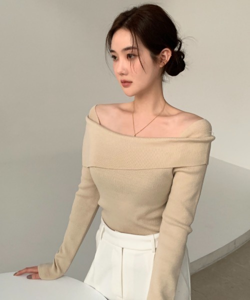 Aelina（エリナ）の「ボートネック長袖ニットトップス（ニット/セーター・レディース・ホワイト/ブラック/ベージュ・FREE）」の13枚目の写真