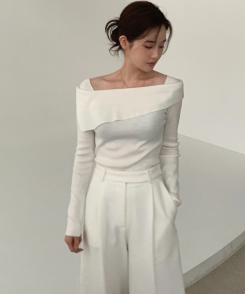 Aelina（エリナ）の「ボートネック長袖ニットトップス（ニット/セーター・レディース・ホワイト/ブラック/ベージュ・FREE）」の4枚目の写真