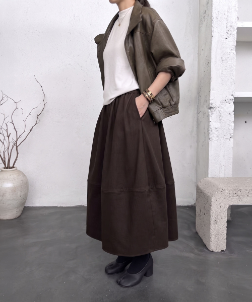 MAIA(マイア)の「冬のボリュームスカート(バラクラバ付き)(スカート・レディース・アイボリー/ベージュ/カーキ/チャコールグレー/ブラック/ブラウン・LARGE/MEDIUM)」の15枚目の写真