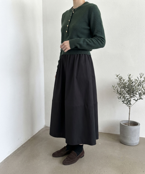 MAIA(マイア)の「冬のボリュームスカート(バラクラバ付き)(スカート・レディース・アイボリー/ベージュ/カーキ/チャコールグレー/ブラック/ブラウン・LARGE/MEDIUM)」の12枚目の写真