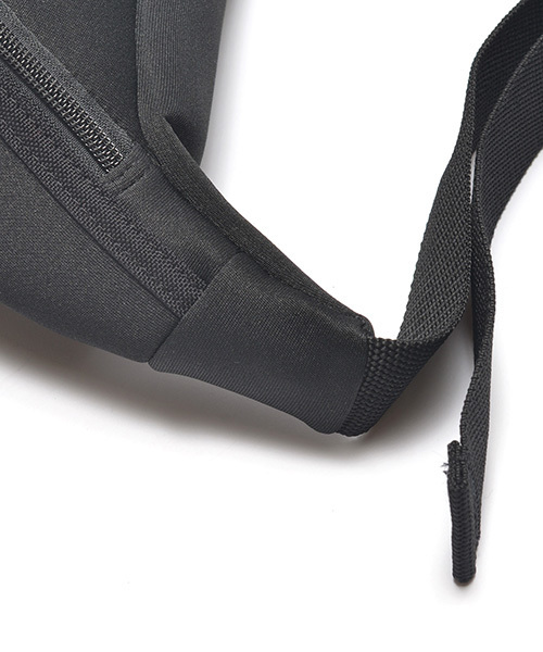 BEAMS（ビームス）の「Manhattan Portage×BEAMS / 40th別注 1101 ウエストバッグ（ボディバッグ/ウエストポーチ・メンズ・ブラック・ONE SIZE）」の9枚目の写真