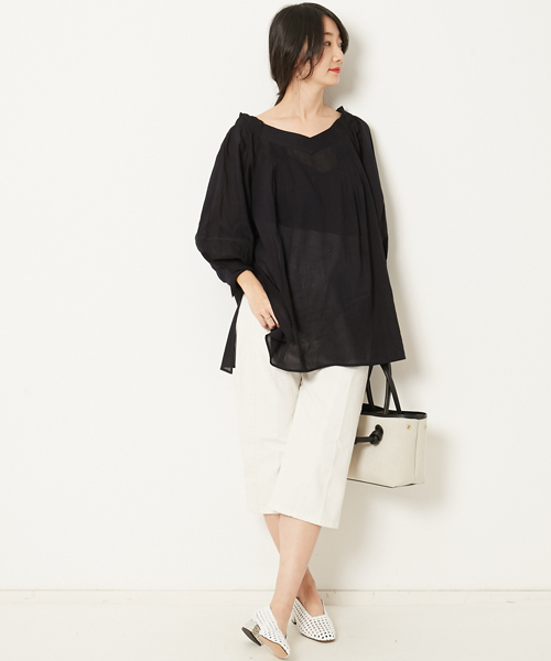 AMERICAN RAG CIE（アメリカンラグシー）の「AMERICAN RAG CIE 2WAYコットンボイル オフショルダー ブラウス【WEB限定】（シャツ/ブラウス・レディース・ブラック/ロイヤルブルー/オレンジ・FREE）」の22枚目の写真