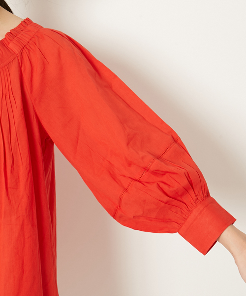 AMERICAN RAG CIE（アメリカンラグシー）の「AMERICAN RAG CIE 2WAYコットンボイル オフショルダー ブラウス【WEB限定】（シャツ/ブラウス・レディース・ブラック/ロイヤルブルー/オレンジ・FREE）」の6枚目の写真