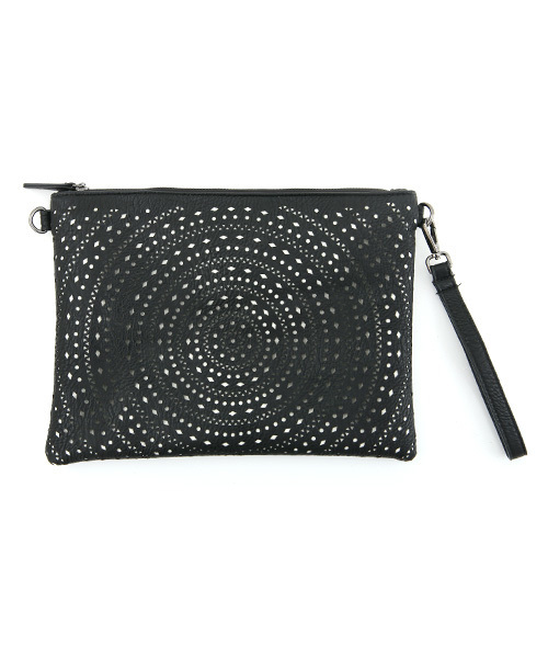 Luz Llena (NEY)（ラズレナニー）の「[2way]フェイクレザーパンチングクラッチバッグ（クラッチバッグ・レディース・ホワイト/ブラック・ﾌﾘ-）」の12枚目の写真