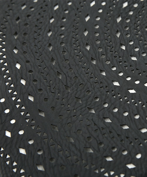 Luz Llena (NEY)（ラズレナニー）の「[2way]フェイクレザーパンチングクラッチバッグ（クラッチバッグ・レディース・ホワイト/ブラック・ﾌﾘ-）」の6枚目の写真