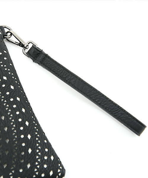 Luz Llena (NEY)（ラズレナニー）の「[2way]フェイクレザーパンチングクラッチバッグ（クラッチバッグ・レディース・ホワイト/ブラック・ﾌﾘ-）」の7枚目の写真
