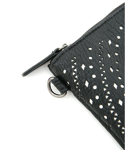 Luz Llena (NEY)（ラズレナニー）の「[2way]フェイクレザーパンチングクラッチバッグ（クラッチバッグ・レディース・ホワイト/ブラック・ﾌﾘ-）」の13枚目の写真