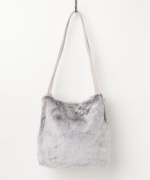 LBC（エルビーシー）の「スノーエコファー長ハンドルトート　            （トートバッグ・レディース・ライトブラウン/ブラック/グレー・FREE）」の3枚目の写真