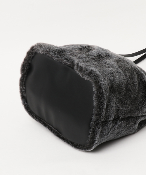 LBC（エルビーシー）の「スノーエコファー長ハンドルトート　            （トートバッグ・レディース・ライトブラウン/ブラック/グレー・FREE）」の9枚目の写真