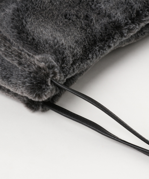 LBC（エルビーシー）の「スノーエコファー長ハンドルトート　            （トートバッグ・レディース・ライトブラウン/ブラック/グレー・FREE）」の7枚目の写真