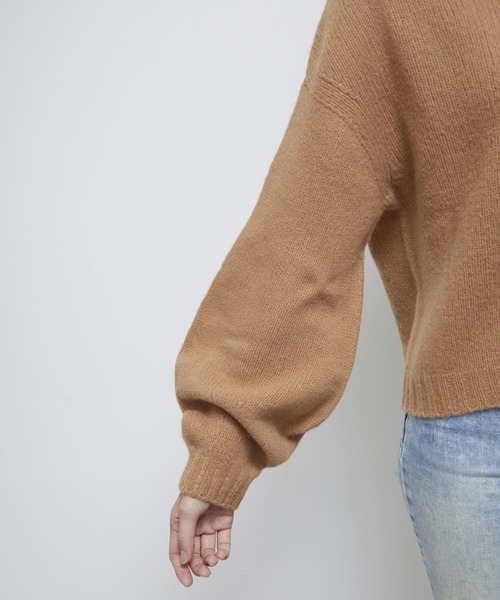 STUDIOUS（ステュディオス）の「【WEARISTA yan コラボ】袖パフスリーブニット（ニット/セーター・レディース・オフホワイト/ブラウン系その他/ワインレッド・FREE）」の4枚目の写真