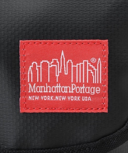 Manhattan Portage(マンハッタンポーテージ)の「Mat Vinyl Casual Messenger Bag(メッセンジャーバッグ・メンズ・ブラック/ダークネイビー・X-SMALL)」の15枚目の写真