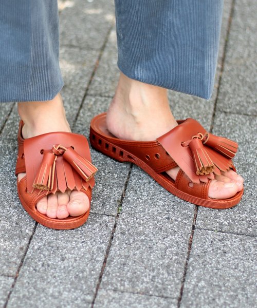 CITYSHOP(シティーショップ)の「【bench】 BENSAN-D TUSSEL(サンダル・レディース・ブラック/ブラウン・S/M)」の2枚目の写真