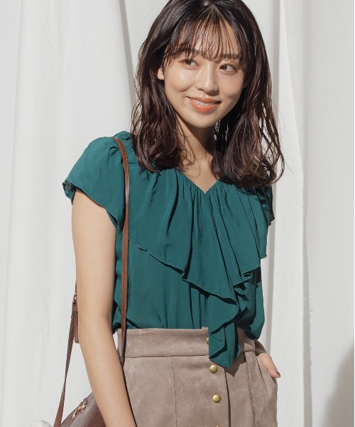 12Twelve Agenda(トゥエルブ アジェンダ)の「レーヨンラッフルカラーブラウス(シャツ/ブラウス)」|グリーン