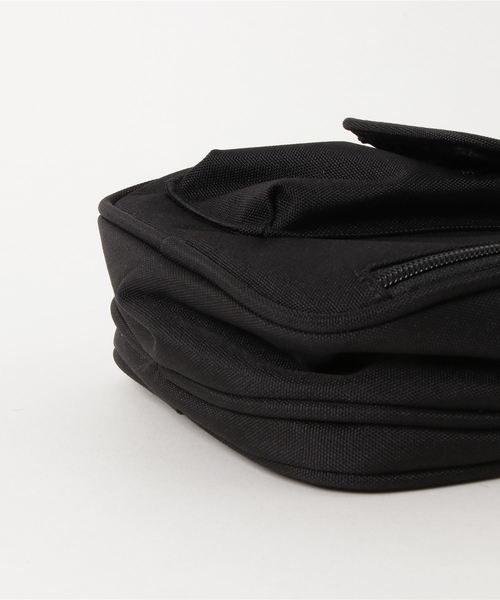 Carhartt WIP（カーハートダブリューアイピー）の「ESSENTIALS BAG, SMALL（ショルダーバッグ・メンズ・ブラック/ブラウン/カモフラージュ・ONE SIZE）」の6枚目の写真