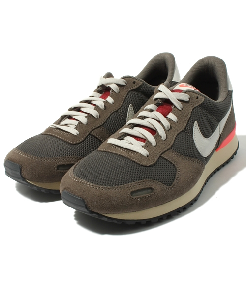 NIKE（ナイキ）の「店舗限定 ナイキ エア ボルテックス ビンテージ NIKE AIR VORTEX QS(VNTG)（スニーカー・メンズ・グレー/ブラウン/グリーン・26cm/26.5cm/27cm/27.5cm/28cm/28.5cm/29cm/24.5cm/24cm/25cm）」の3枚目の写真