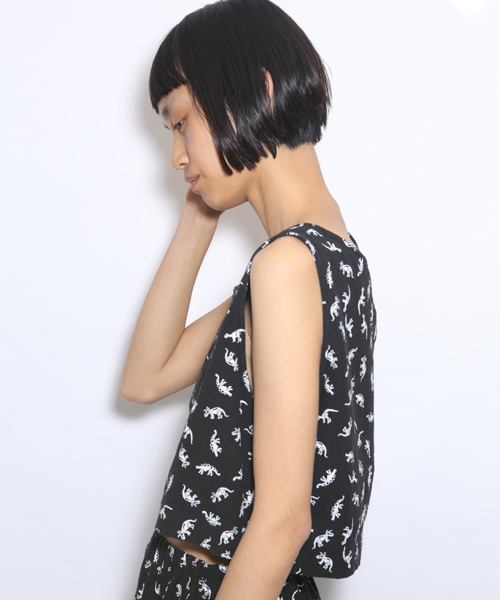 i（アイ）の「恐竜プリントショートタンク（Tシャツ/カットソー・レディース・ホワイト/ブラック・ﾌﾘ-）」の3枚目の写真