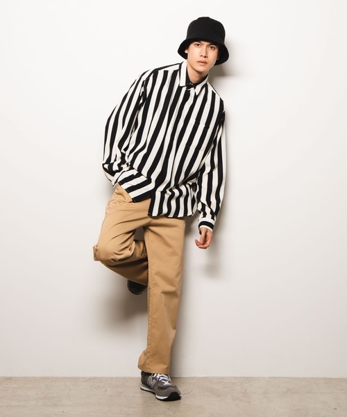 WEGO（ウィゴー）の「WEGO/ワイドストライプビッグシルエットシャツ（シャツ/ブラウス・メンズ・ホワイト系その他4/ブラック系その他4/ベージュ系その他4・MEDIUM/LARGE）」の4枚目の写真