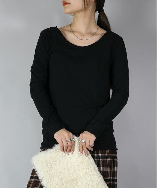 and it_(アンドイット)の「【日本製】シンプルカラー長袖ロングカットソー(Tシャツ/カットソー・レディース・ライトグレー/ブラウン/カーキ/ネイビー/ロイヤルブルー/パープル/ラベンダー/マスタード/レモンイエロー/レッド/ピンク/オレンジ/ホワイト/ブラック/チャコールグレー/モカ/グリーン/グレイッシュベージュ/オートミール/杢グレー/ライトブルー・LARGE/X-LARGE/MEDIUM)」の3枚目の写真