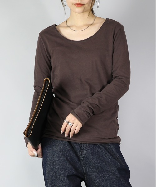 and it_(アンドイット)の「【日本製】シンプルカラー長袖ロングカットソー(Tシャツ/カットソー・レディース・ライトグレー/ブラウン/カーキ/ネイビー/ロイヤルブルー/パープル/ラベンダー/マスタード/レモンイエロー/レッド/ピンク/オレンジ/ホワイト/ブラック/チャコールグレー/モカ/グリーン/グレイッシュベージュ/オートミール/杢グレー/ライトブルー・LARGE/X-LARGE/MEDIUM)」の7枚目の写真