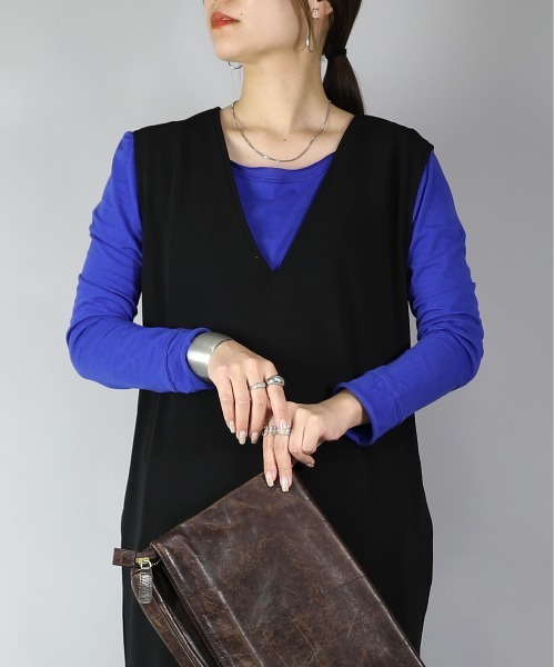 and it_(アンドイット)の「【日本製】シンプルカラー長袖ロングカットソー(Tシャツ/カットソー・レディース・ライトグレー/ブラウン/カーキ/ネイビー/ロイヤルブルー/パープル/ラベンダー/マスタード/レモンイエロー/レッド/ピンク/オレンジ/ホワイト/ブラック/チャコールグレー/モカ/グリーン/グレイッシュベージュ/オートミール/杢グレー/ライトブルー・LARGE/X-LARGE/MEDIUM)」の14枚目の写真