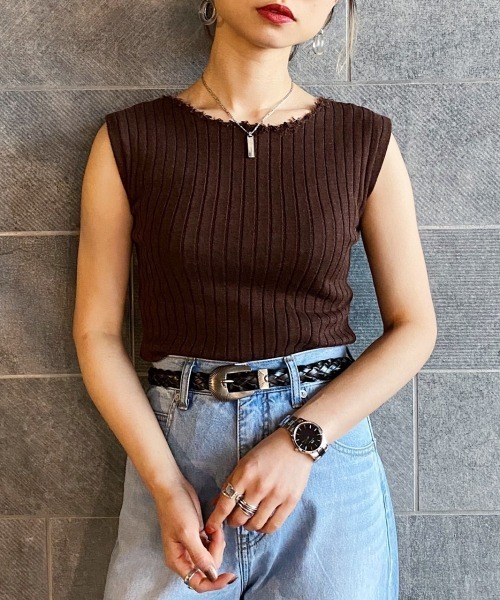 PAGEBOY（ページボーイ）の「2WAYダメージノースリニット（ニット/セーター・レディース・ブラック/ダークブラウン/パープル/グレイッシュベージュ/イエロー・FREE）」の3枚目の写真