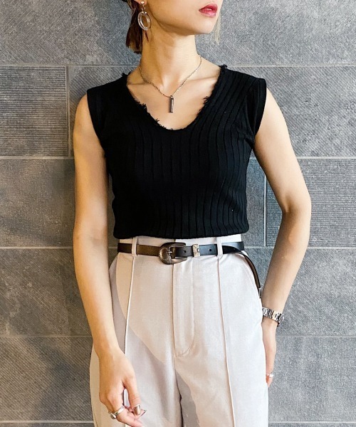 PAGEBOY（ページボーイ）の「2WAYダメージノースリニット（ニット/セーター・レディース・ブラック/ダークブラウン/パープル/グレイッシュベージュ/イエロー・FREE）」の2枚目の写真